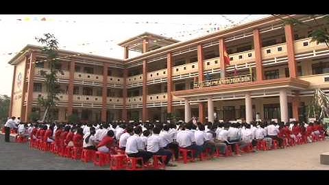 ĐỨC CHA GIUSE ĐINH ĐỨC ĐẠO VIẾNG THĂM TRƯỜNG TRUNG CẤP NGHỀ HÒA BÌNH