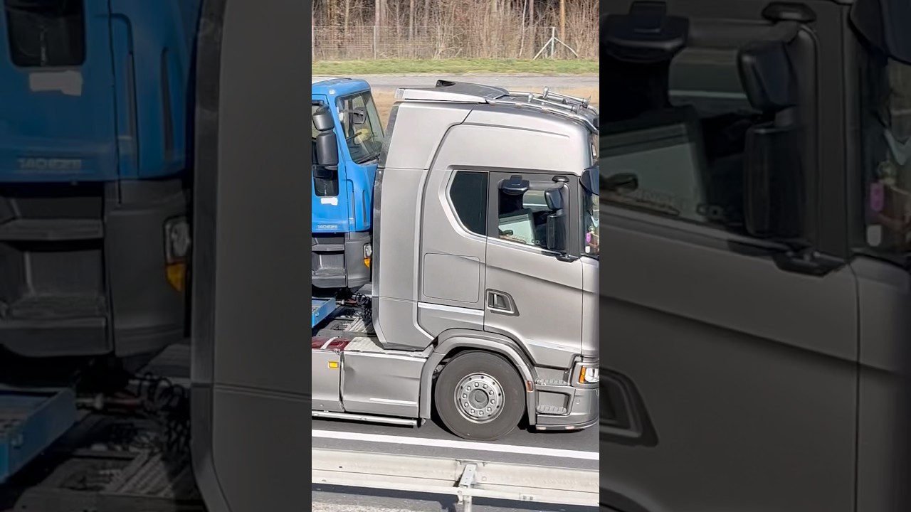 Wie viele LKWs sind oben?Bitte um die Antwort. 