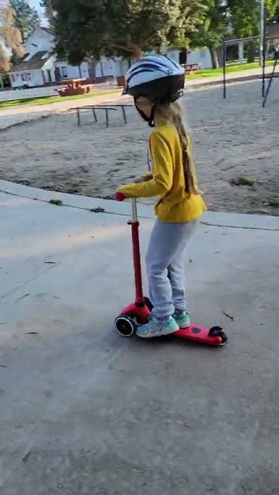 Riding 3 wheel Scooter  COOGHI Scooter  3-in-1 Kids 3 wheel Scooter with Flashing Wheels