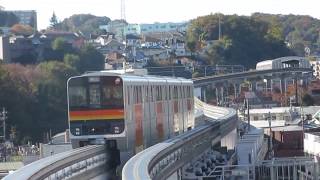 多摩都市モノレール１０００系　高幡不動駅発車