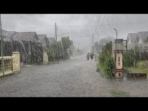 The biggest super crazy rainstorm in history in the village, strong winds and lightning disturbance