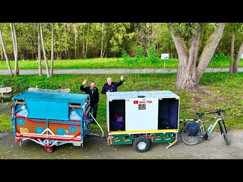 Holger pulls three trailers across Germany with his bicycle.