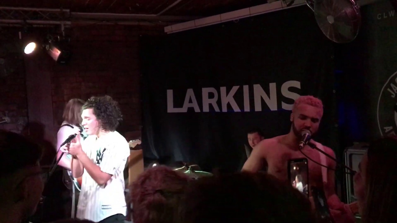 Larkins - Not Enough Love (Live) Cardiff (20.11.2019)