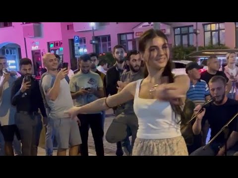 რაჭული სიმღერა და ულამაზესი ცეკვა ქუჩაში || Georgian Street Performance