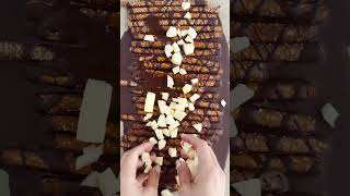 This Caramel Apple Chocolate Bark is sweet and salty! #dessert #chocolate #snacks
