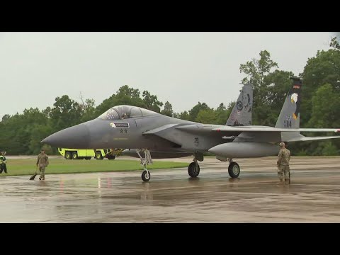 Smithsonian lands its first F-15C Eagle | The Night Cap - YouTube