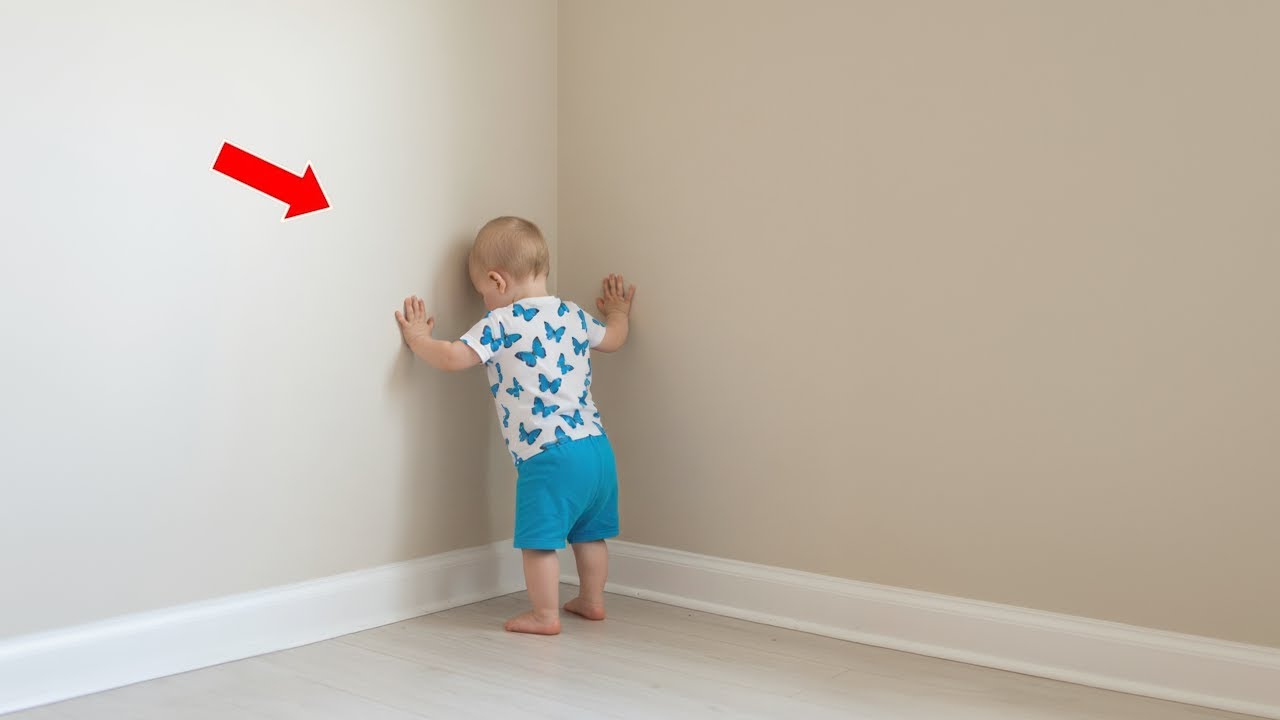 Het begon met een peuter die zijn gezicht tegen de muur drukte. Elke dag opnieuw. Ethan was pas een jaar oud, zijn vader Daniel lachte er nog om. Tot het elk uur gebeurde. De jongen verstopte zich...