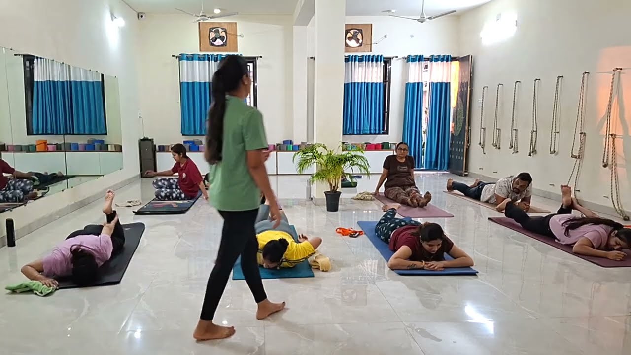 गारंटी है सिर्फ 5 दिन मे पेट सपाट कमरपतली ।नीचे बैठ कर घर मे करे ये Exercise#fatloss​ yogawithamrika