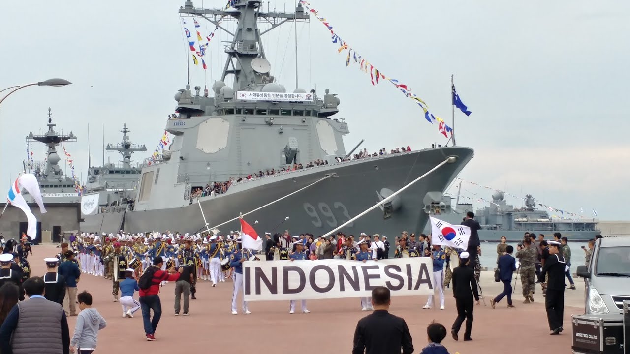(Super Indonesian) Naval Band Marching of 2018 R.O.K Navy's International Fleet Review