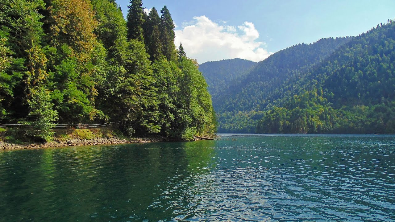 Абхазия в начале июня. Озеро Рица Абхазия. Озеро Рица Пицунда Абхазия. Озеро Рица Хабаровск. Озеро Инкит Абхазия.
