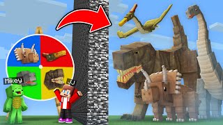 Mikey \u0026 JJ: DINOSAURS ROULETTE BATTLE CHALLENGE in Minecraft - Maizen