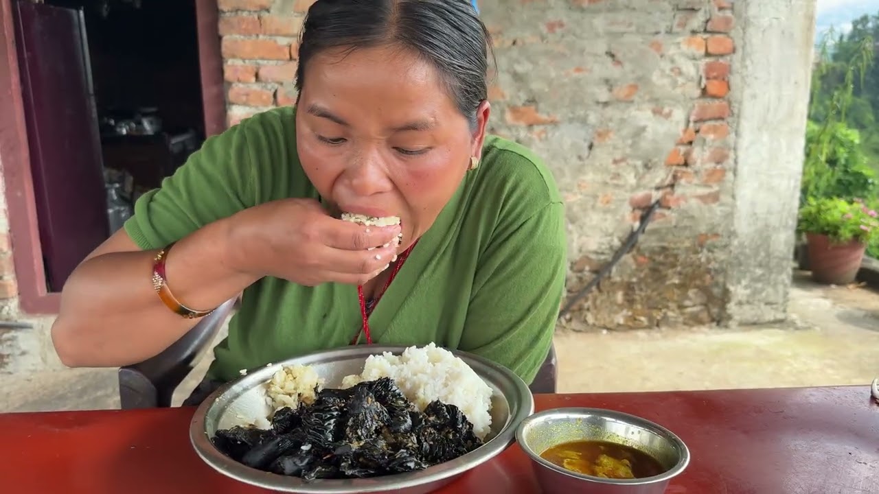 Black mushrooms part2..yo chayu kada maridaina hai/galt baleko vay  so sorry#siruthapamagar#vlog ￼