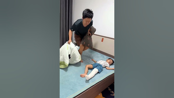爸爸带娃太不靠谱！儿子都要掉下来了都不知道！#Cute baby#Cute#呆萌小米宝#聪明宝宝#萌娃