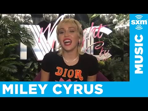 Miley Cyrus says Her Family 'Loves' Social Distancing