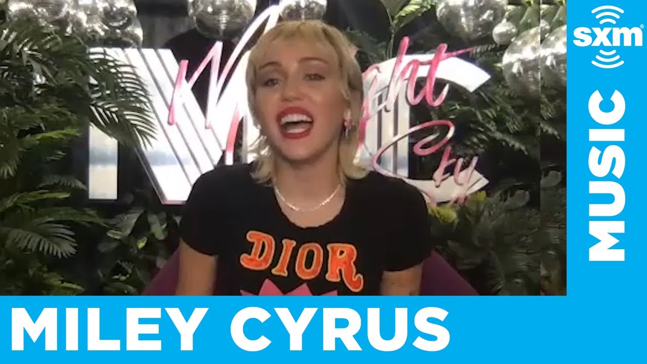 Miley Cyrus says Her Family 'Loves' Social Distancing