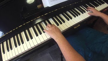 E major scale  |  2 octaves on piano  |  contrary motion