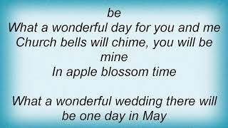 Barry Manilow - In Apple Blossom Time Lyrics