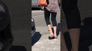 Mireille. Bandol. Été 2025. Slapping Wedges Mules.