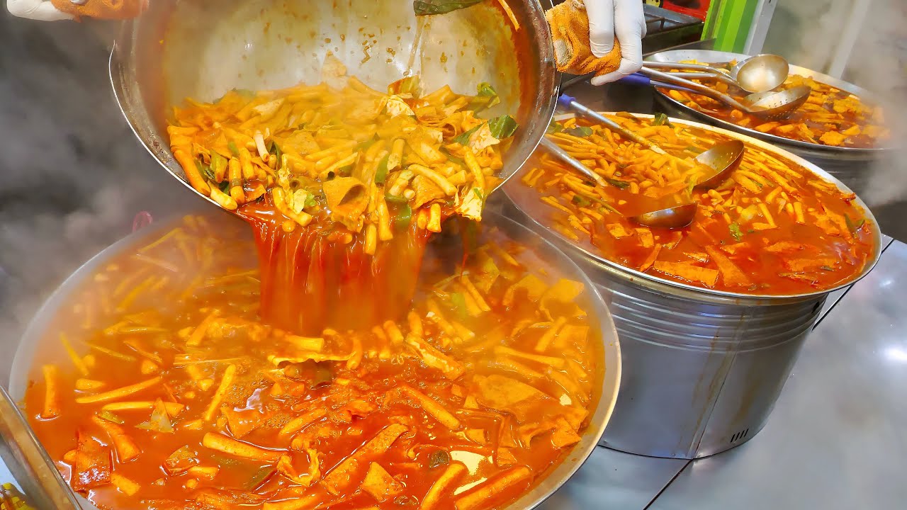 채우기 무섭게 팔리는 떡볶이! 밀떡, 쌀떡, 12가지 맛 꼬마김밥! | How Spicy Tteokbokki is Made | Korean Street Food