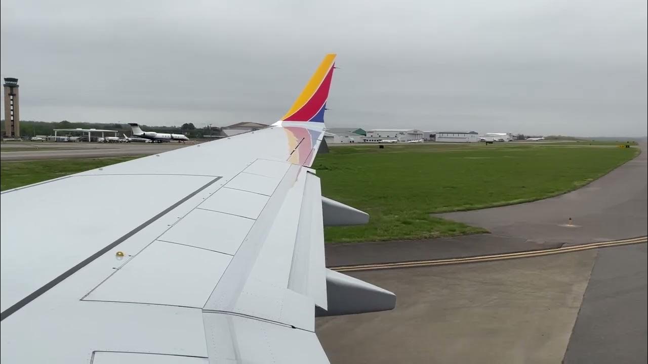 Southwest Airlines landing at Nashville International Airport (BNA