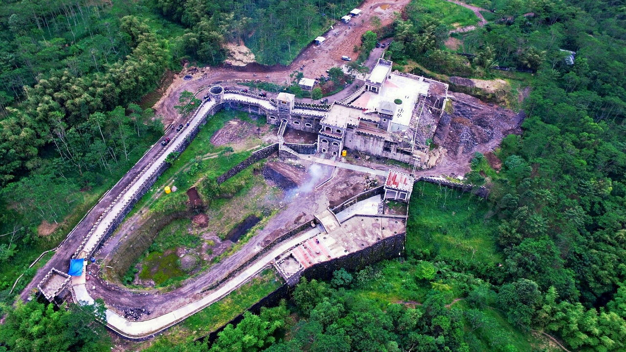 Hasil gambar untuk The Lost World Castle sleman