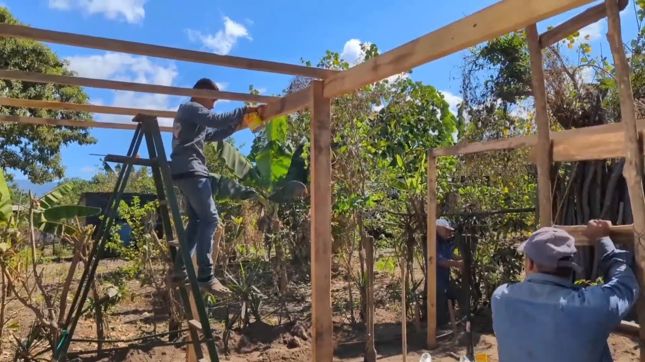 Día 2 y 3 | Construyendo una NUEVA CASA a Don Nicolas. Vivía entre laminas viejas y plástico 
