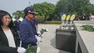 헌화와 분향(김천시, 충혼탑, 현충일)