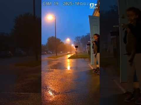 Lost Cat Finds Her Way Home in the Rain | Real CCTV Emotional Moment 🌧️🐾 #Shorts