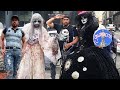 Salvadoreño en desfile día de muertos
