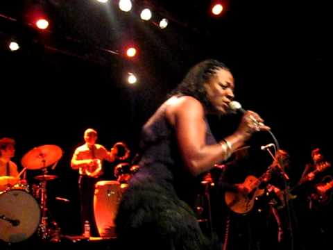 Sharon Jones' tribute to Solomon Burke - Everybody...