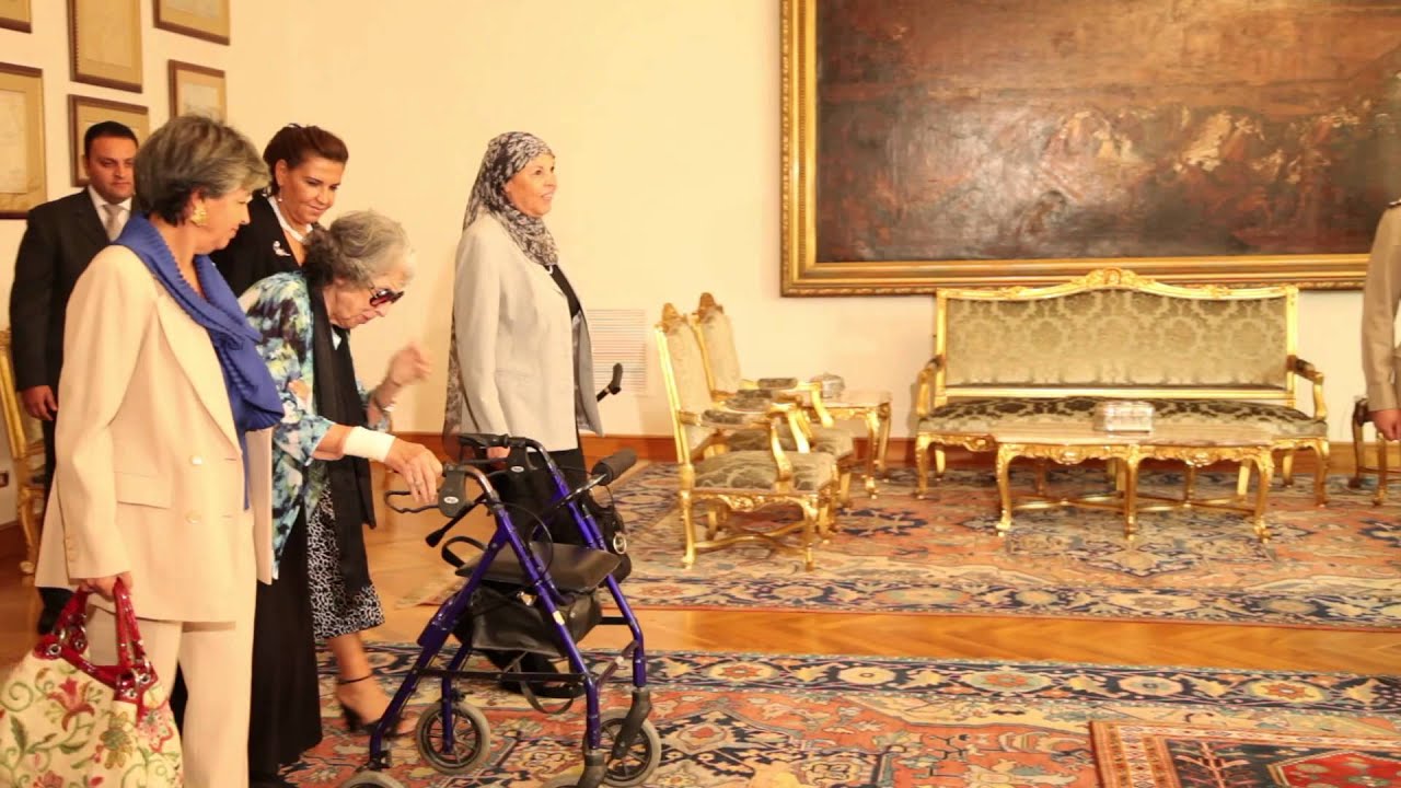 الرئيس يمنح اسم السادات والشاذلي قلادة الجمهورية