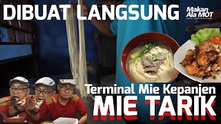 MIENYA DIBUAT LANGSUNG DIDEPAN KITA | Makan ala MOT Eps. TERMINAL MIE KEPANJEN screenshot 5