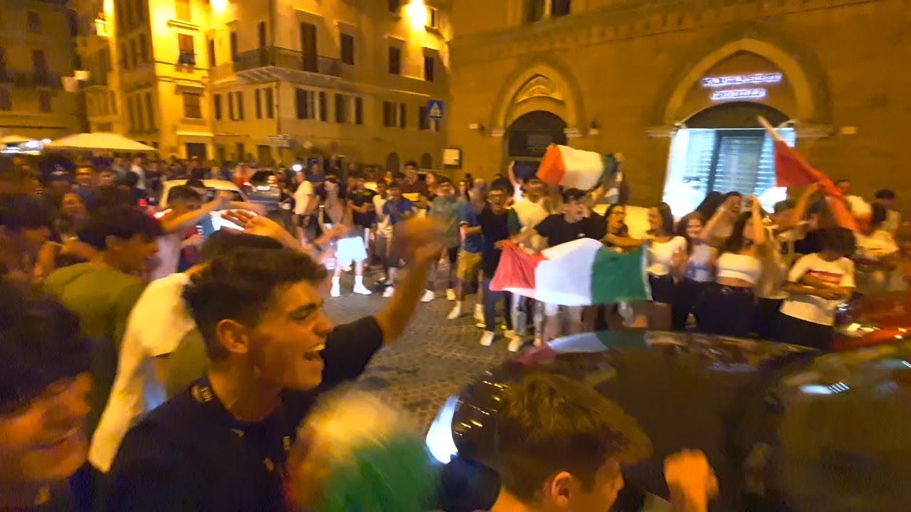 Europei di calcio festa in piazza a Osimo