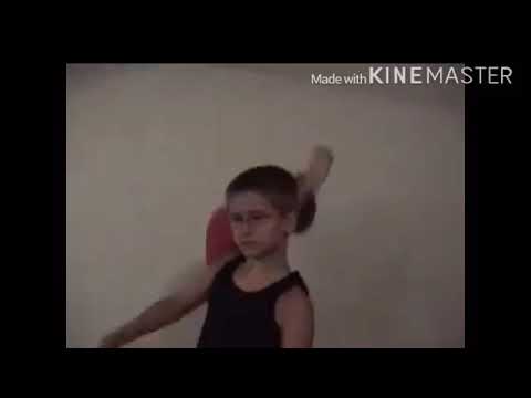 幼少期のビルゲイツが棺桶ダンスの音楽にのる