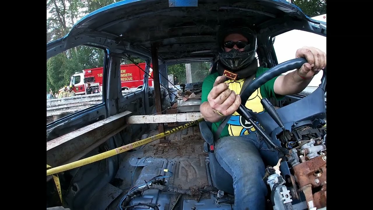 В машине с Заком МакКормаком в фургоне Turtle, Toyota Previa Beeton Ontario Demolition Derby 2025