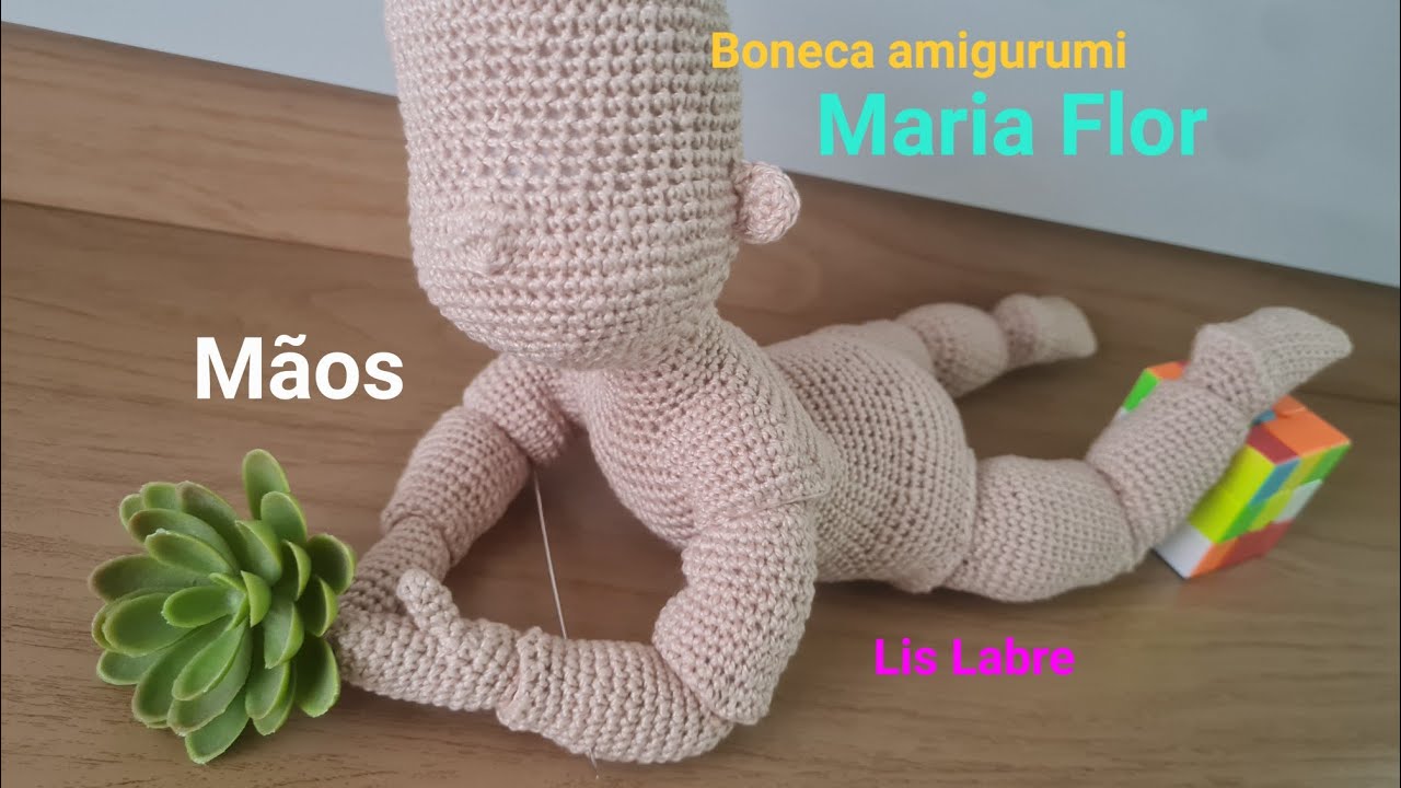 Maria Flor- mão- boneca amigurumi articulada- Lis Labre