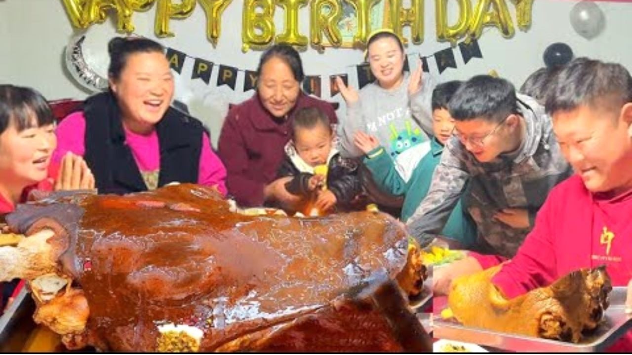 亮亮豪掷500块抱回一整颗牛头！丹丹秘制炖法，皮弹肉糯入口即化！【胖手手丹丹】