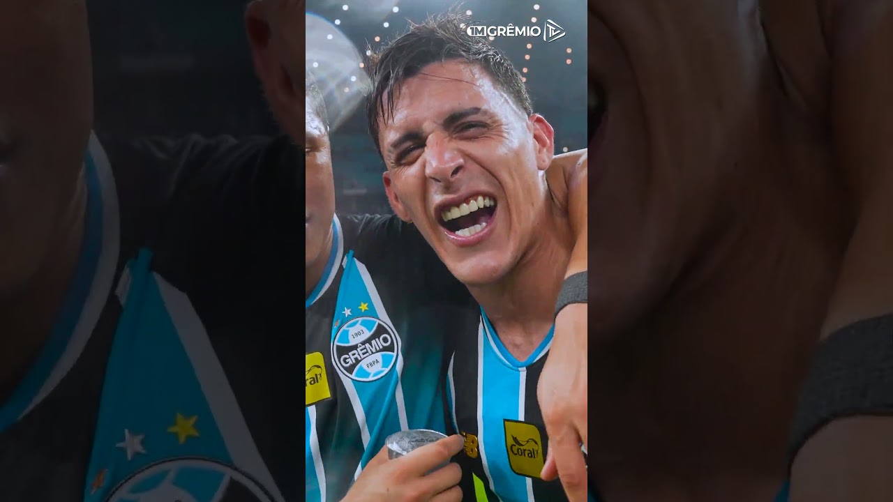 CONFIRA A COMEMORAÇÃO DA CLASSIFICAÇÃO NO GRAMADO DA ARENA #aquiégrêmio #grêmiotv #gremio