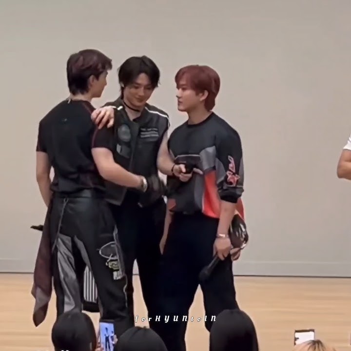 So that's why Hyunjin was annoyed😄 #hyunin #hyunjin #in #jeongin #skz #stay #straykids #kpop #shorts