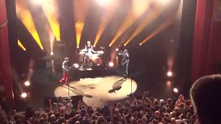 Plug in Baby (extended) live at the 02 Shepherd's Bush Empire