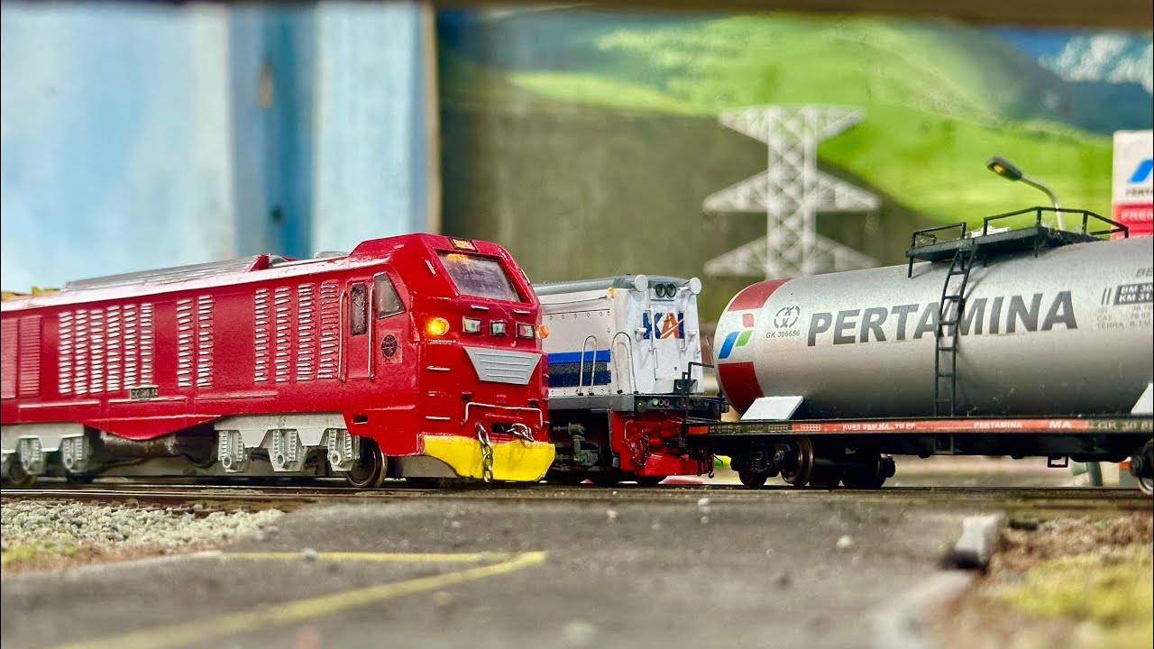 Drama kereta api CC203 WnB Ketel & KRL Commuterline anjlok ditemper kereta babaranjang CC300