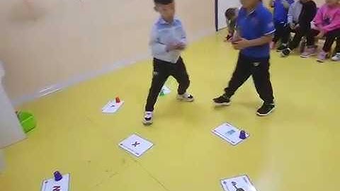 ESL flashcards game: using cups