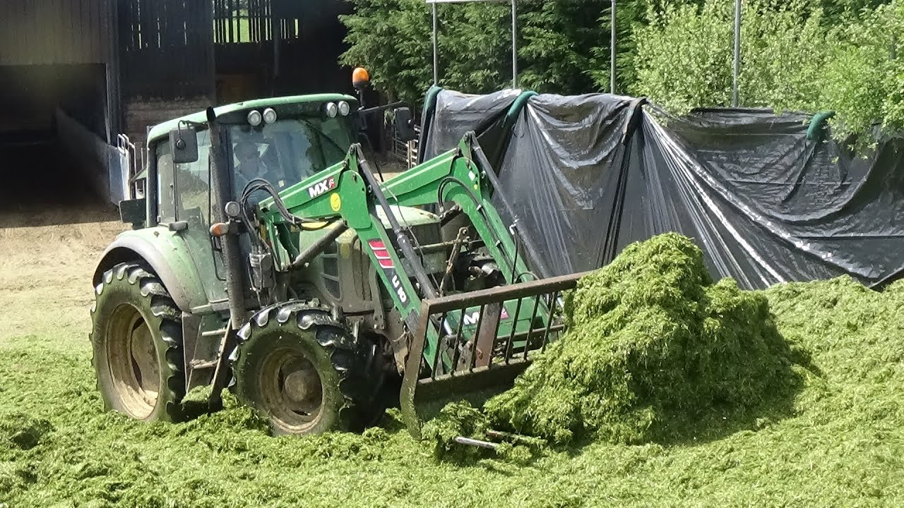 Silage 18 - On the Clamp with John Deere 6430