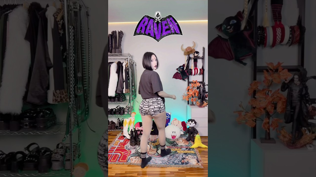 Raven getting ready to beat H.I.V.E 😳#teentitans #anime #cosplay