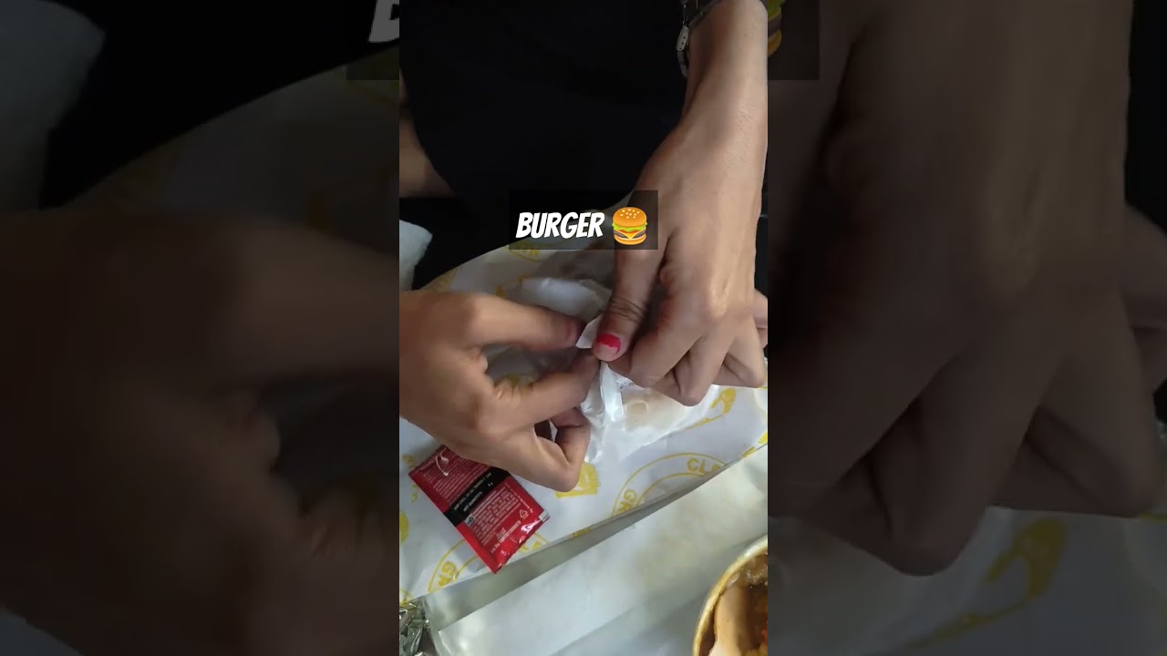 Eating burger 🍔🤤