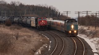 [4K] TWO TRAIN MEET | CN Freight & VIA trains on Kingston Sub | 2/16/2022