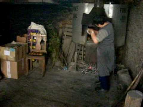 A CORUÑA! Pan Gallego en horno de piedra. - YouTube