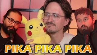 Un gars chelou et sa peluche Pikachu