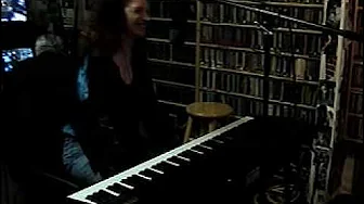 Robin Spielberg live at KPIG Radio - Clip 1 Robin Spielberg live at KPIG Radio - Clip 1