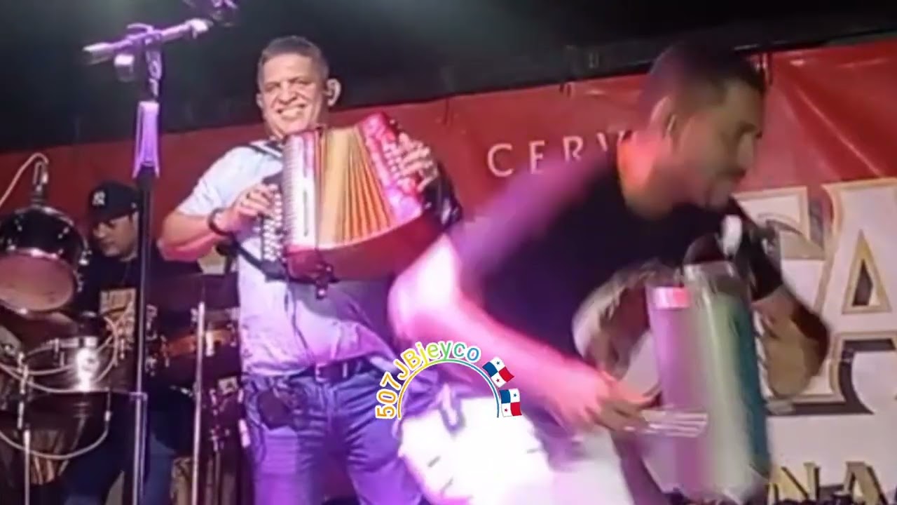 Linda comarqueña lesly santamaria canta Cristian de león 